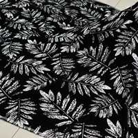 Tissu en velours noir imprimé feuille de fougère argentée pour robes, rideaux et vêtements de mode