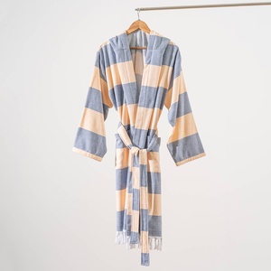 เสื้อคลุมอาบน้ำลายทางสไตล์ตุรกีแบบมีฮู้ด สีฟ้าและสีพีช - Product Image 4