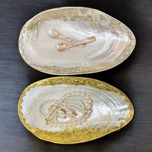 Plateaux en nacre de qualité supérieure : élégants plats et cuillères sculptés à la main avec bordure dorée pour une décoration de table haut de gamme (22-31 cm) - Product Image 3