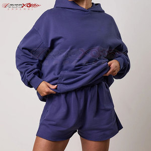 Ensemble à capuche et short d'été pour femmes avec style minimaliste et tissu confortable Ensemble deux pièces à capuche et short pour femmes - Product Image 2