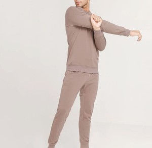 ชุดกีฬาคอกลมแบบสวมหัวสีพื้นชุดวอร์มสองชิ้นผ้าคอตตอนขนแกะ100% งานตามสั่ง - Product Image 2