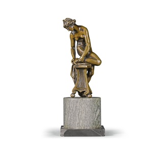 Sculpture en aluminium coulé de qualité supérieure, conçue pour ajouter de la profondeur et un caractère raffiné aux espaces de décoration intérieure modernes - Product Image 2