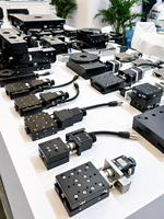 Plateforme de microscope motorisée à positionnement XY avec guides à rouleaux croisés et vis à billes pour inspection optique en aluminium automatisée