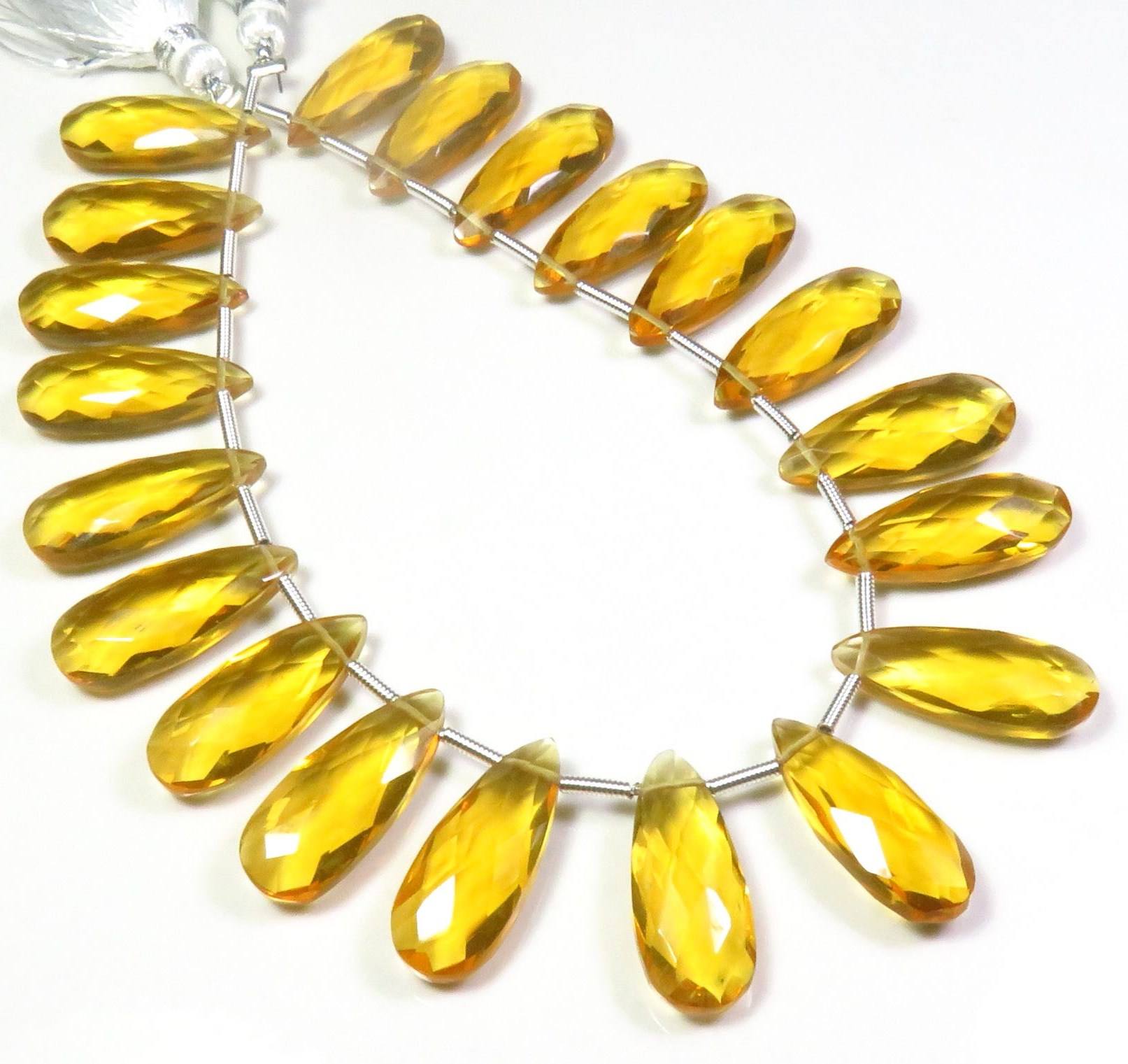 สีเหลือง