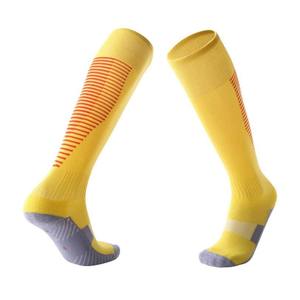 ถุงเท้ากีฬาแห้งเร็วเป็นมิตรกับสิ่งแวดล้อมดีไซน์ไล่ระดับความยาวถึงเข่าพื้นรองเท้าฟุตบอลบาสเก็ตบอล - Product Image 4