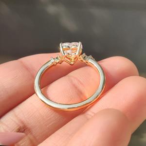 Bague en diamant de laboratoire en forme de cœur de 1,50 à 5,00 carats avec pierres latérales rondes pour femmes, bijoux en or 10K/14K/18K/PT950/S925 - Product Image 6