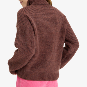 บริการผลิตเสื้อสเวตเชิ้ตผู้หญิง คอกลม ผ้าโพลีเอสเตอร์/คอตตอน น้ำหนักเบา สีพื้น สำหรับฤดูหนาว พร้อมโลโก้ด้านหน้า (OEM) - Product Image 5