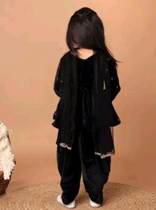 Velours exclusif avec des paillettes Work Kids Kurti Pant et Dupatta Fabricant et fournisseur de l'Inde au taux le plus bas - Product Image 3