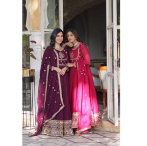 ชุด anarkali ดีไซเนอร์พร้อมงานหินและกระป๋องสำหรับฟังก์ชันการหมั้นใช้ได้ตามต้องการ - Product Image 1