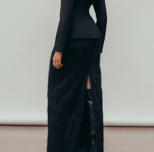 Blazer de soirée noir élégant avec détail en dentelle blanche et jupe en plumes de qualité supérieure fabriqué au Vietnam - Product Image 2