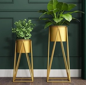 Jardinières suspendues en métal fabriquées à la main exclusives de haute qualité Designs à la mode pour la maison jardin élever votre espace Pots de fleurs élégants - Product Image 1