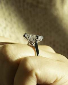 Bague de fiançailles solitaire Moissanite taille ovale 11x7mm en or | Bijoux de mariage classiques - Product Image 4
