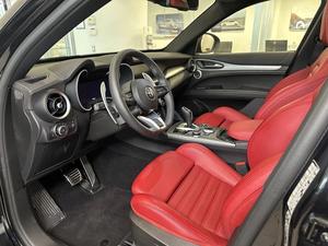 <span class=keywords><strong>Alfa</strong></span> <span class=keywords><strong>Romeo</strong></span> <span class=keywords><strong>Stelvio</strong></span> Veloce <span class=keywords><strong>2024</strong></span> : Luxe Abordable - Product Image 5