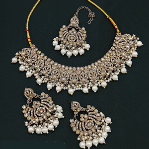 Conjunto de collar de Gargantilla chapado en oro clásico con piedras austriacas brillantes perfecto para bodas, fiestas y ocasiones especiales - Product Image 5