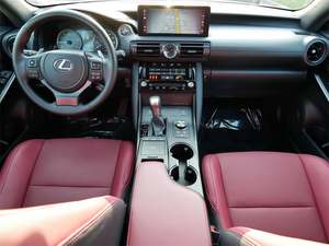 Lexus IS 350 F Sport Design AWD essence 2024 neuf/d'occasion, sièges en cuir, caméra arrière, ACC - Product Image 6