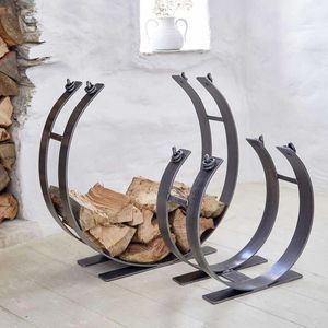 Porte-bûches décoratif élégant en fer forgé pour les intérieurs modernes avec des côtés incurvés et une métallurgie artistique pour un attrait esthétique - Product Image 4