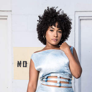 Haut bleu ciel pour femme en satin, coton, polyester, modal, longueur courte, disponible en tailles XL, XXL, 3XL, motif uni, imprimé, logo. - Product Image 1