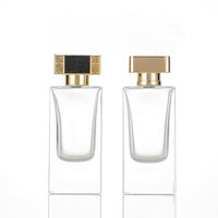 Flacon de parfum carré vide en gros 50 ml 50 g en verre rectangulaire avec bouchon carré en alliage de zinc et pompe pulvérisatrice pour emballage de parfum