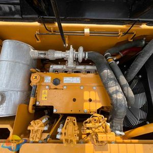 Excavadora Caterpillar CAT323D2L de 35 Toneladas de Peso Operativo, Equipo de Construcción Usado con Motor Cummins en Buenas Condiciones - Product Image 4