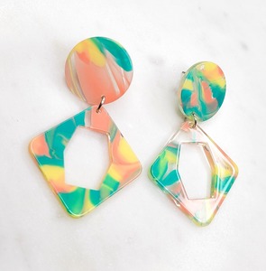 ต่างหูเรซินสามสีเรซินตุ้มหูทรงสี่เหลี่ยมห้อยระย้าเรซินเครื่องประดับโบฮีเมียน - Product Image 2