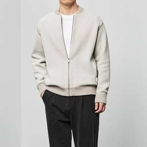 Chaqueta acogedora y elegante para hombre, abrigo térmico de lana con cremallera para senderismo, esquí y ropa de invierno de todos los días. - Product Image 5