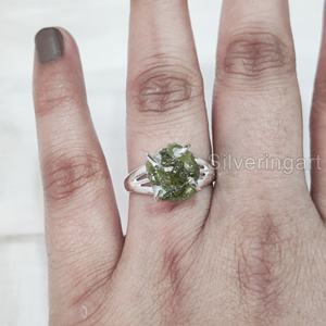Mayorista Joyería de piedra en bruto Anillo para mujer Piedra preciosa de peridoto crudo natural Anillo bohemio de piedra NATAL DE AGOSTO Anillo de plata esterlina 925 - Product Image 3