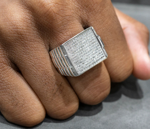 Joyería de Hip Hop personalizada de lujo para hombre, anillo de diamante grande helado en plata sólida 925 con diamantes de moissanita VVS1 reales, chapado en oro de 18 quilates - Product Image 1