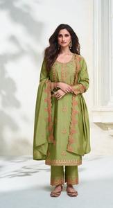 Collection de robes en soie non cousues de qualité supérieure pour les fêtes Vêtements indiens et pakistanais originaux du Pakistan - Product Image 4