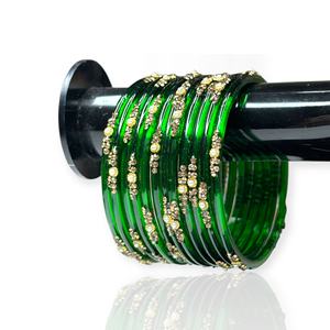 Ensemble de bracelets en verre tendance plaqués or vert foncé avec des pierres de perles de coupe émeraude pour les mariages et les fêtes - Product Image 1