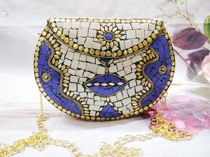 Pochette en marbre vert artisanale avec bandoulière et chaîne métallique, accessoire élégant pour l'hiver, cadeau de Thanksgiving - Product Image 3