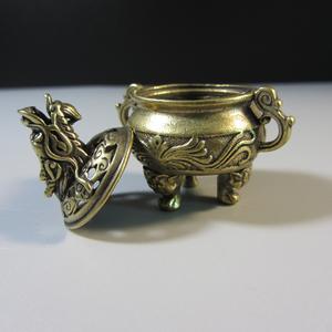 Brûleur d'encens religieux en laiton durable Bakhoor avec finition artistique pour des rituels de parfum 100% naturels - Product Image 2