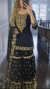 Salwar Kameez de Diseño con Piel Sintética para Fiestas de Invierno, con Duppata Elegante, Reversible y Hecho con Materiales Reciclados - Product Image 4