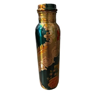 Botella de agua potable de cobre martillado auténtico con estampado personalizado de metal de calidad superior al por mayor con tapa vintage a prueba de fugas - Product Image 1