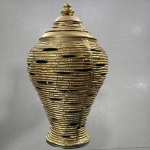 Jarrón de Aluminio con Acabado Dorado, Hecho a Mano, Certificado CE, Decoración Moderna de Lujo para el Hogar, Logotipo Personalizado para Sala de Estar - Product Image 3