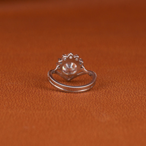 Anillo de compromiso de diamante cultivado en laboratorio chapado en oro sólido de 18 quilates con corte de estilo clásico, regalo de cumpleaños perfecto para ella - Product Image 4