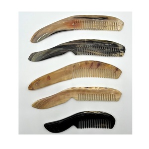 Peigne en corne naturelle outil fait main durable écologique fabriqué à partir de corne finition lisse polie parfait pour les hommes et les femmes style - Product Image 2