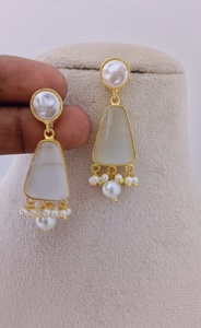 ชุดต่างหูไข่มุกแบบสง่างามปรับแต่งได้ชุดเครื่องประดับโลหะทองเหลืองหนักเคลือบมุกเทียมสำหรับผู้หญิงจำนวนมากสไตล์พังค์สีชมพู - Product Image 2