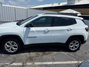 Jeep Compass Latitude Sport 2024 Usado en Buen Estado - Product Image 2