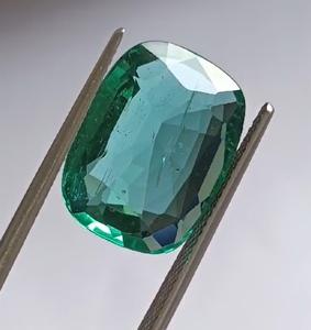 Esmeralda zambiana natural 16x12mm Cojín rectangular Espesor de faceta 5,8mm Peso 8,7 Cts Piedra de alta calidad El mejor color y brillo - Product Image 4