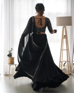 Lehenga choli ผ้าบางเนื้อนิ่มสไตล์แฟนซีสำหรับงานแต่งงาน - Product Image 3