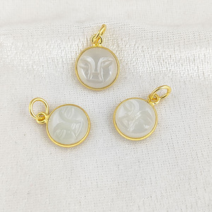 Colgante de cara de Luna Blanca tallada a mano collar de dijes de Luna redonda-Plata 925 - Product Image 1