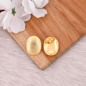 Boucles d'oreilles clous en laiton plaqué or de haute qualité, simples, faites à la main, pour femmes, fabricant en gros - Product Image 4