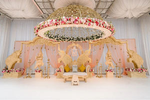 Mandap de Madera para Bodas Gujarati, Eventos de Boda, Pilares de Madera de Alta Venta, Fabricantes de Mandaps, Lugares para Bodas en Australia - Product Image 4