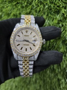 Montre classique ronde en moissanite et diamant, design hip-hop de haute qualité avec mouvement mécanique artisanal pour hommes et femmes - Product Image 3
