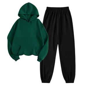 Venta al por mayor Casual Sport Fleece Chándal de dos piezas con Crop Top Sudadera y cintura alta pantalones de chándal de pierna ancha de ajuste suelto - Product Image 3