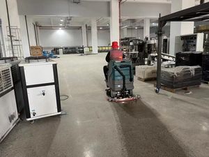آلة تنظيف الأرضيات الصناعية للقيادة ، مجفف الأرضيات اليدوي ، ورشة العمل/المستودع/الفنادق/السوبر ماركت - Product Image 3