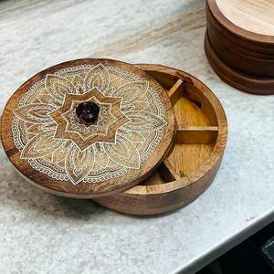 Boîte à épices en bois écologique avec 9 compartiments pour la cuisine indienne quotidienne, boîte à épices en bois rustique pour le stockage - Product Image 2