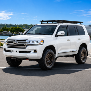 MEJOR OFERTA: LANDCRUISERS 2016 V8 POWER 4X4 CON DIFERENCIAL CENTRAL BLOQUEABLE, EN PERFECTO ESTADO, IMPECABLE, EXCELENTE CONDICIÓN, LISTO PARA EXPORTACIÓN - Product Image 1