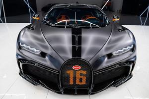 Nouveauté - Spécifications limitées / Occasion - Chiron Pur Sport 2023 Noir avec intérieur orange - Product Image 2