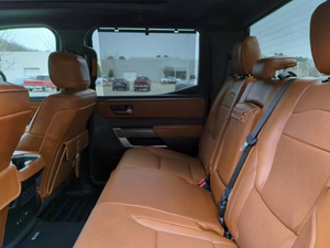 Toyota Tundra 2024 Usada en Excelentes Condiciones, Edición 1794, Crew Max, Volante a la Izquierda, Asientos de Cuero, Cámara Trasera, Pantalla Táctil, Faros de Xenón - Product Image 3